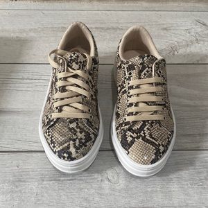 NIB TOPSHOP Snake Print Platform Sneakers
